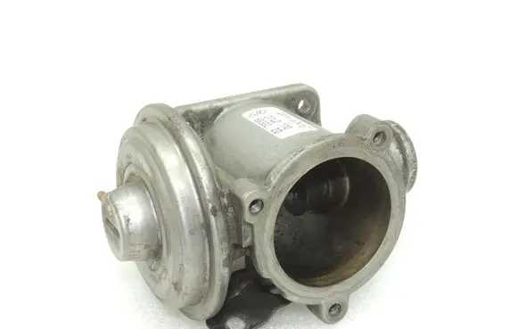 BMW 5 E60 E61 EGR valve 11717793484 11717804380
