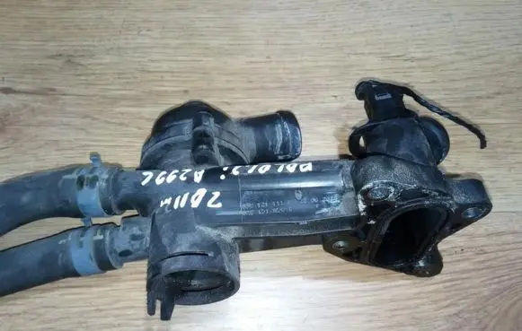 Volkswagen Cross Polo Engine coolant pipe/hose 03c121111d 03e121826c