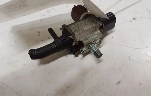 Mazda 6 Vacuum valve K5T46591