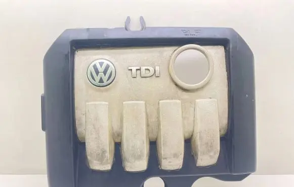 Volkswagen Golf V Engine cover (trim) 03G103925C 03G103925 03G103925B