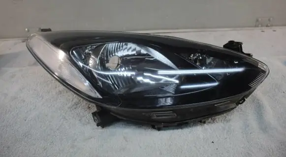 Mazda 2 Headlight/headlamp