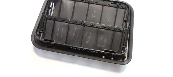 Quarter panel pressure vent