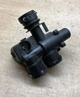 Mercedes-Benz E W211 Coolant heater control valve 2118320584