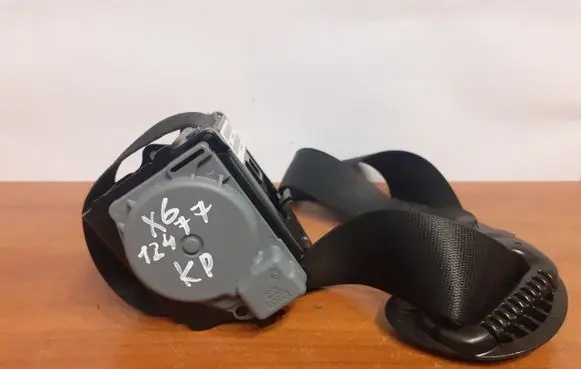 BMW X6 E71 Front seatbelt 716104109 12477