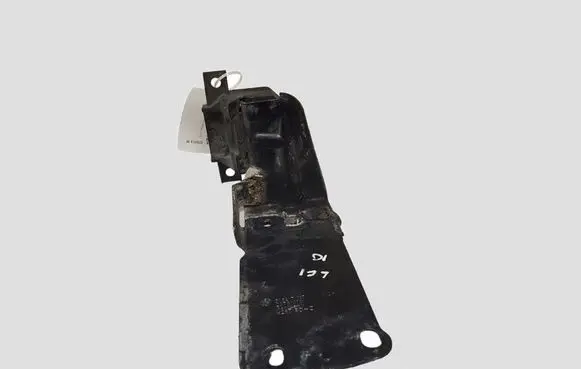 BMW 3 E90 E91 Radiator mount bracket 51647117 23781010