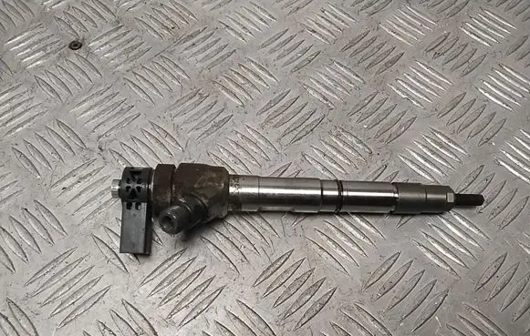 Volkswagen PASSAT B8 Fuel injector 04L130277AE