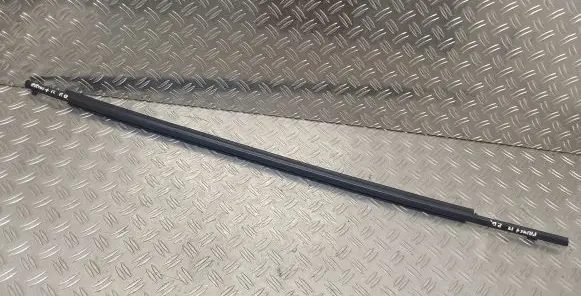 Toyota Prius+ (ZVW40) Front door glass trim molding