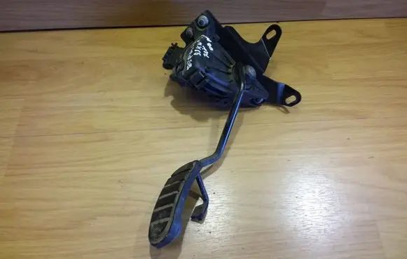 Renault Espace III Accelerator pedal position sensor 6025315453G