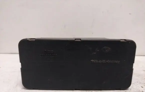 Volkswagen PASSAT B3 Central locking vacuum pump 357862257
