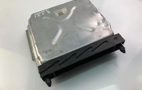 Volvo V50 Engine control unit/module ECU 08692554