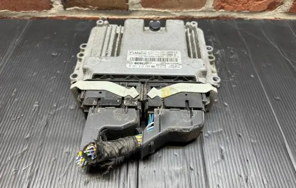 Ford Fiesta Engine control unit/module F1B1-12A650-AJB F1B112A650AJB 0261S12489