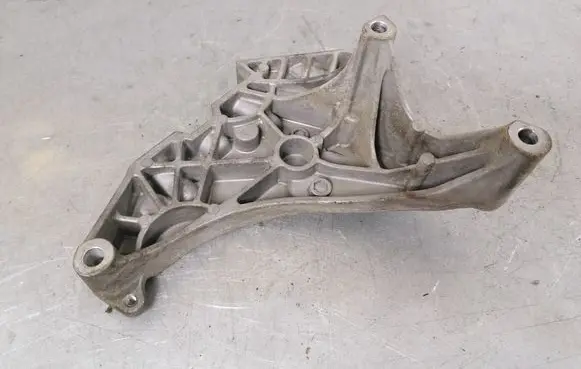 Volkswagen PASSAT CC Engine mounting bracket 03L199207
