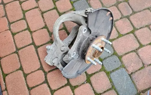 Opel Insignia A Front wheel hub spindle knuckle 13252041