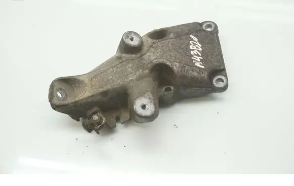 BMW 3 E90 E91 Engine mount bracket 6776529