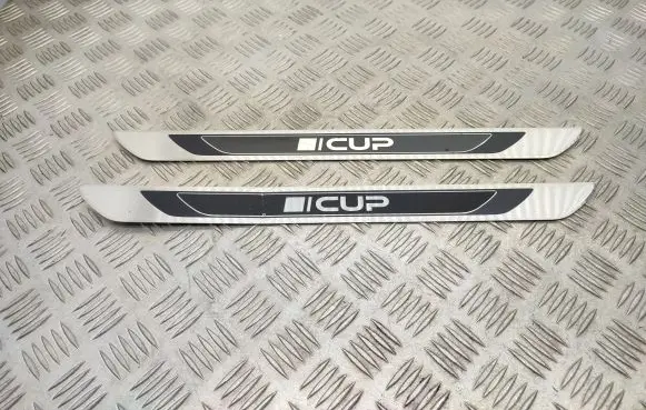 Volkswagen Golf VII Front sill trim cover