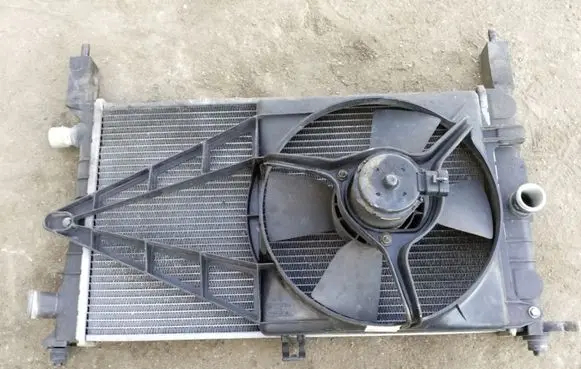 Opel Astra F Coolant radiator 90412252FM 90265780