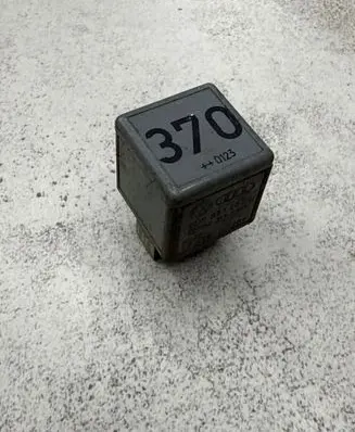 Audi A4 S4 B7 8E 8H Other relay 8D0951253 V23134J52X300