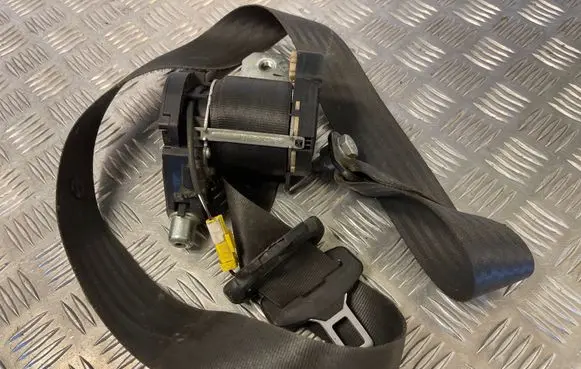 Iveco Daily 45 - 49.10 Front seatbelt 33017280A1