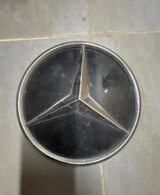 Mercedes-Benz GLC C254 Manufacturer badge logo/emblem A0008800500 X254 A0008883100