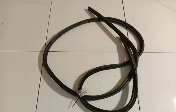 Nissan Primera Trunk rubber seal (body) 
