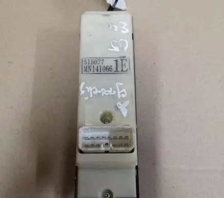 Mitsubishi Grandis Electric window control switch 515077 MN141066