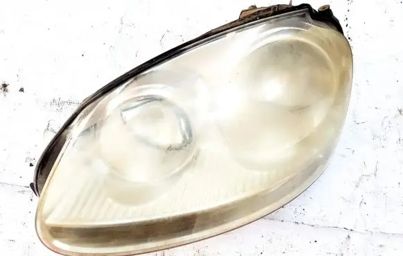 Volkswagen Golf V Headlight/headlamp