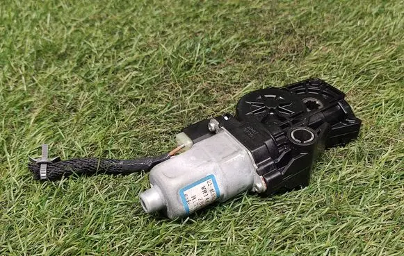 Nissan Pathfinder R52 Seat adjustment motor WR14A001 23459612280