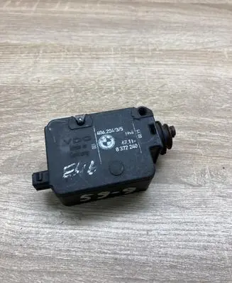 BMW 3 E46 Fuel tank cap lock motor 8372240 40620435