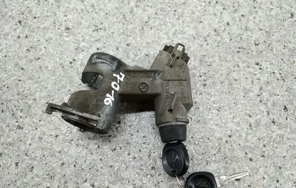 Volkswagen Transporter - Caravelle T4 Ignition lock 701905851