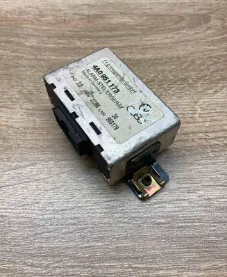 Audi A6 S6 C4 4A Alarm control unit/module 4A0951173