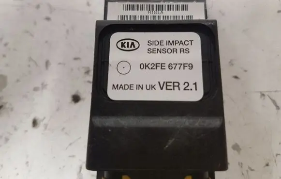 KIA Carens I Airbag deployment crash/impact sensor 0K2FE677F9