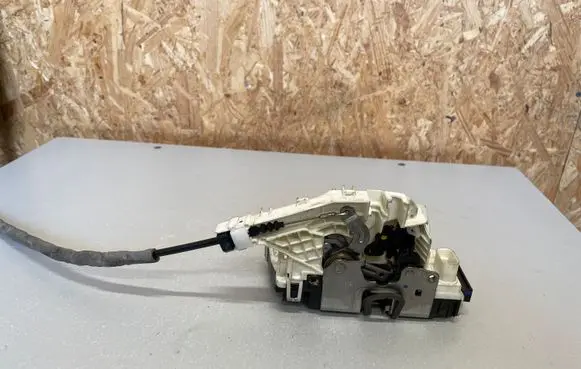 Mercedes-Benz E W212 Rear door lock A0997300635