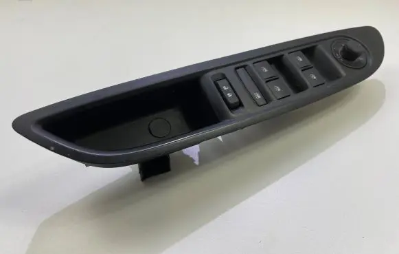 Opel Mokka X Electric window control switch 95025518