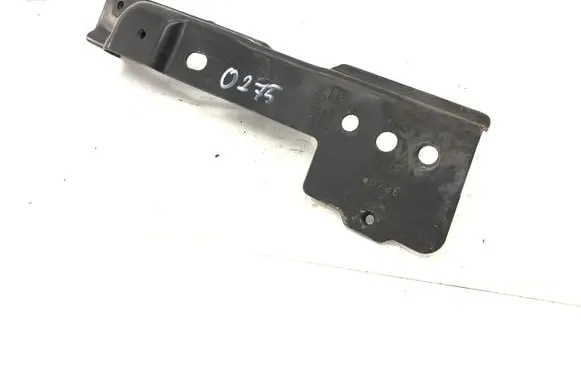 Audi Q7 4L Fender mounting bracket 4L0805698