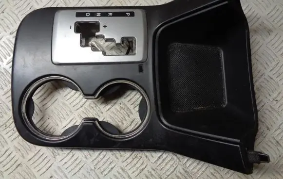 KIA Sorento Gear shifter surround trim plastic 846542P110