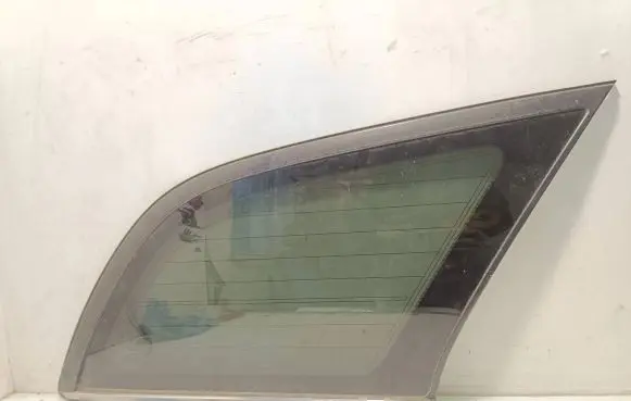 Toyota Avensis T250 Rear side window As3