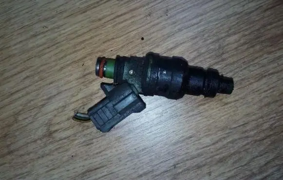 Mazda 323 Fuel injector 1NP484 1np-484