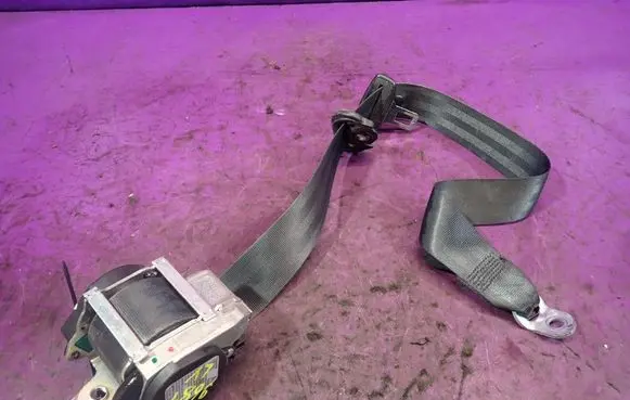 Skoda Octavia Mk2 (1Z) Front seatbelt