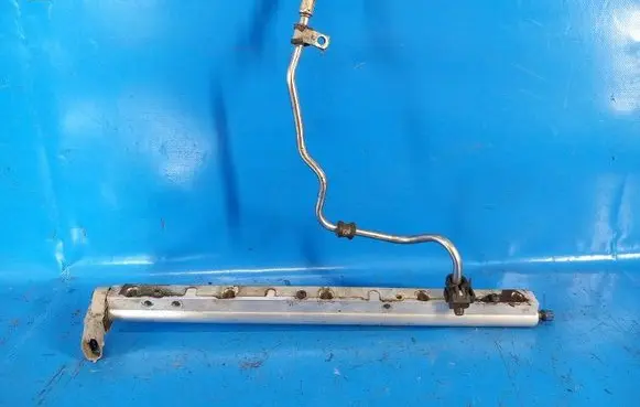Volvo S60 Fuel injector supply line/pipe 31355799