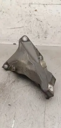 BMW 1 E81 E87 Engine mounting bracket 6764574