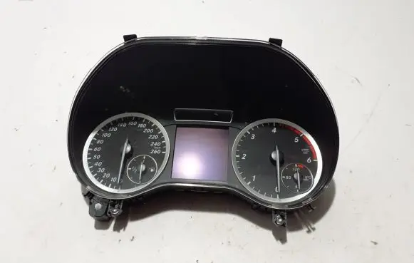 Mercedes-Benz A W176 Speedometer (instrument cluster) A1769007900