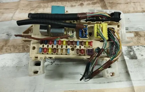 Toyota Corolla Verso AR10 Fuse box set 892210F010 89221