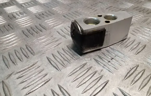 Jeep Patriot Air conditioning (A/C) expansion valve 