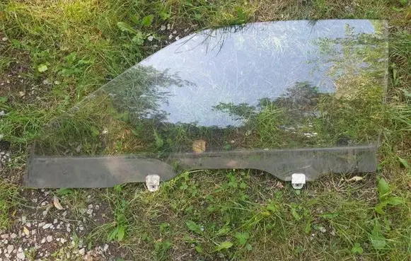 Honda Legend Front door window/glass (coupe) 
