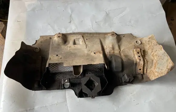 Toyota Land Cruiser (J120) Engine splash shield/under tray 