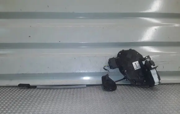 Volvo S80 Front door lock 31253286