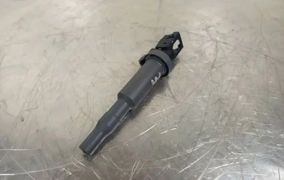 BMW M3 e90 High voltage ignition coil 0221504471 F02979