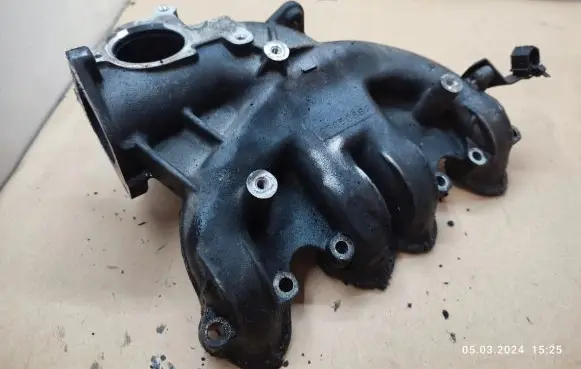 Audi A4 S4 B7 8E 8H Intake manifold 038129713