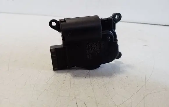 Volkswagen Golf VII Air flap motor/actuator 5Q0907511K