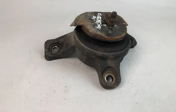 Subaru Outback Engine mount bracket
